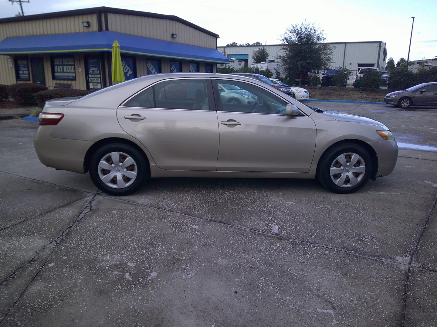 2009 BEIGE TOYOTA CAMRY (4T1BE46K49U) , located at 1200 Cassat Avenue, Jacksonville, FL, 32205, (904) 695-1885, 30.302404, -81.731033 - Photo#2